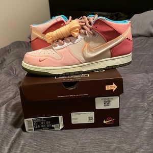 Nike sb dunk mid strawberry milk social status collab size 11
